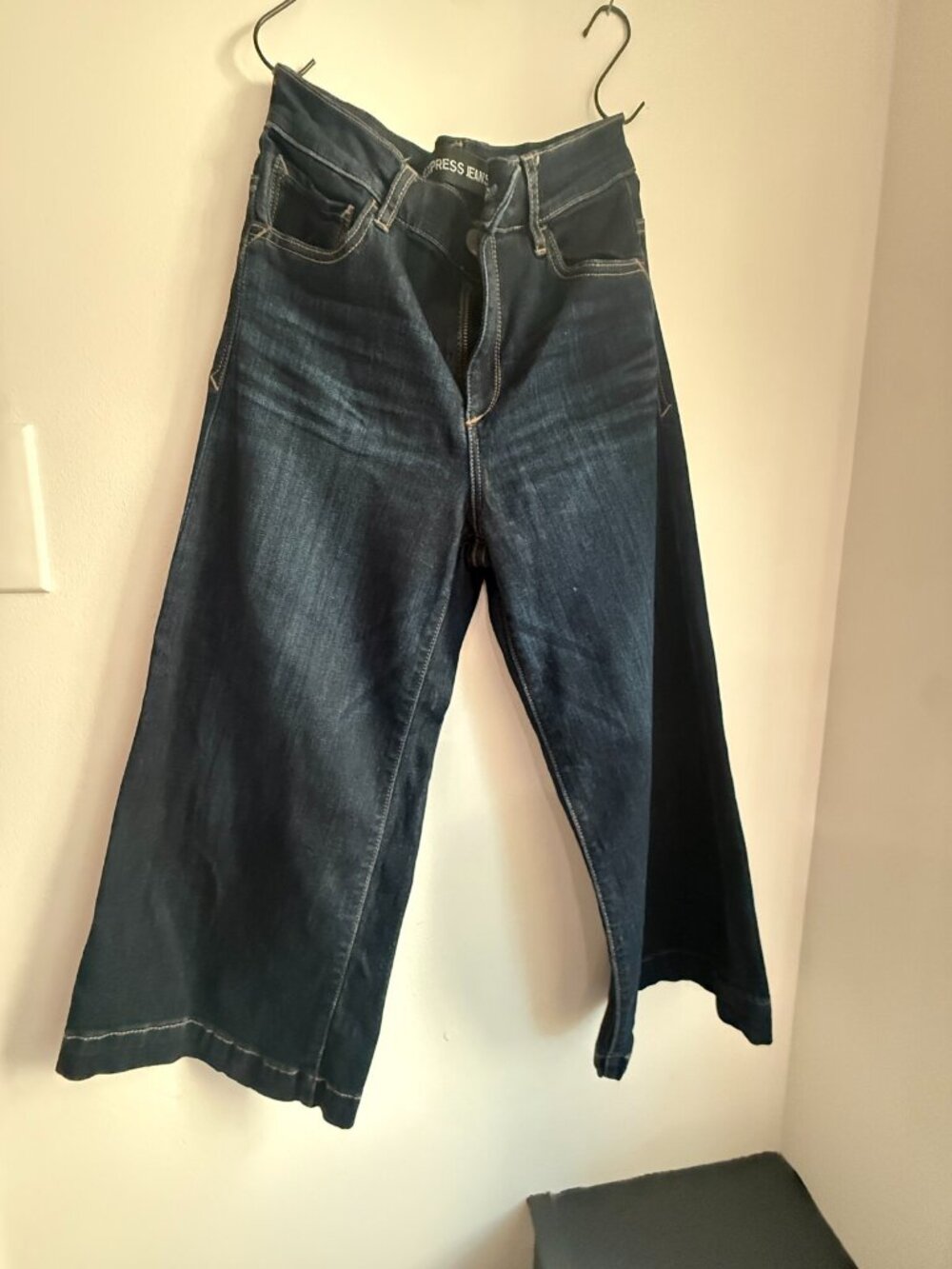 Express Dark Wash Wide Leg Crop Jeans Sz 4 Stretch
